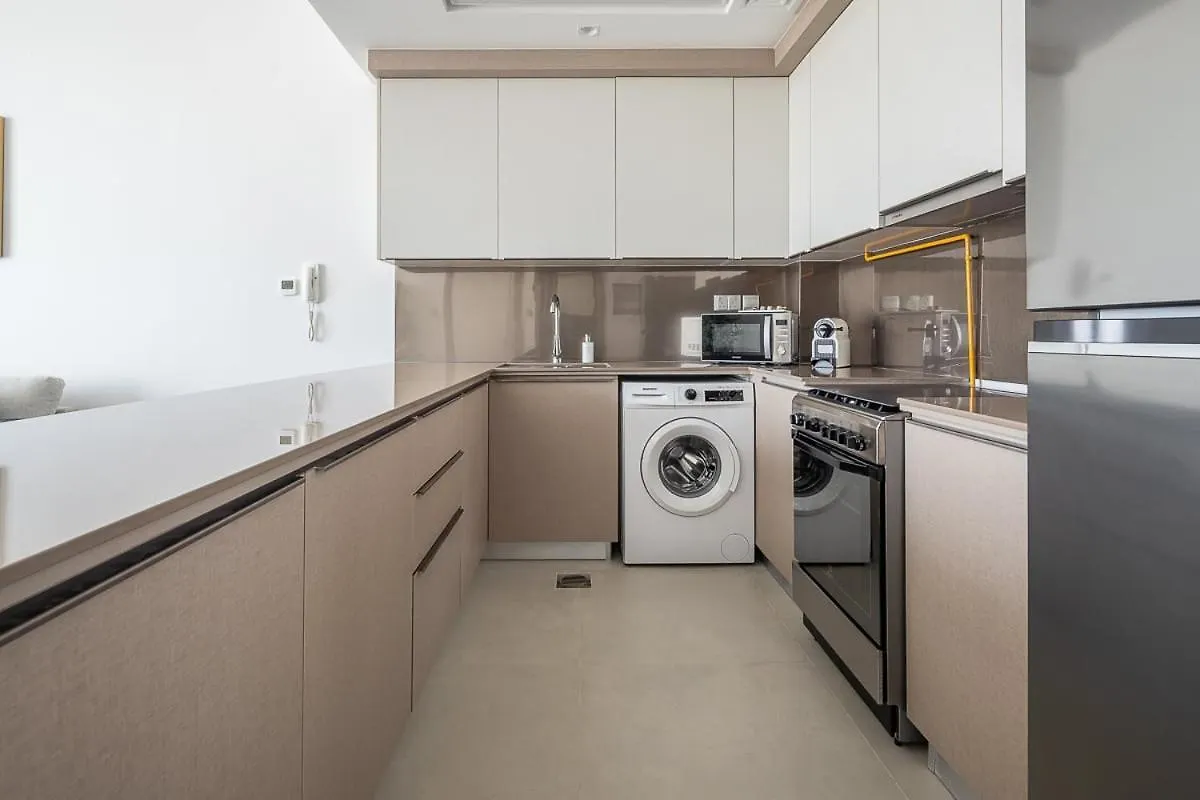 Frank Porter - Bluebell Residence Jvc Dubai 0*,